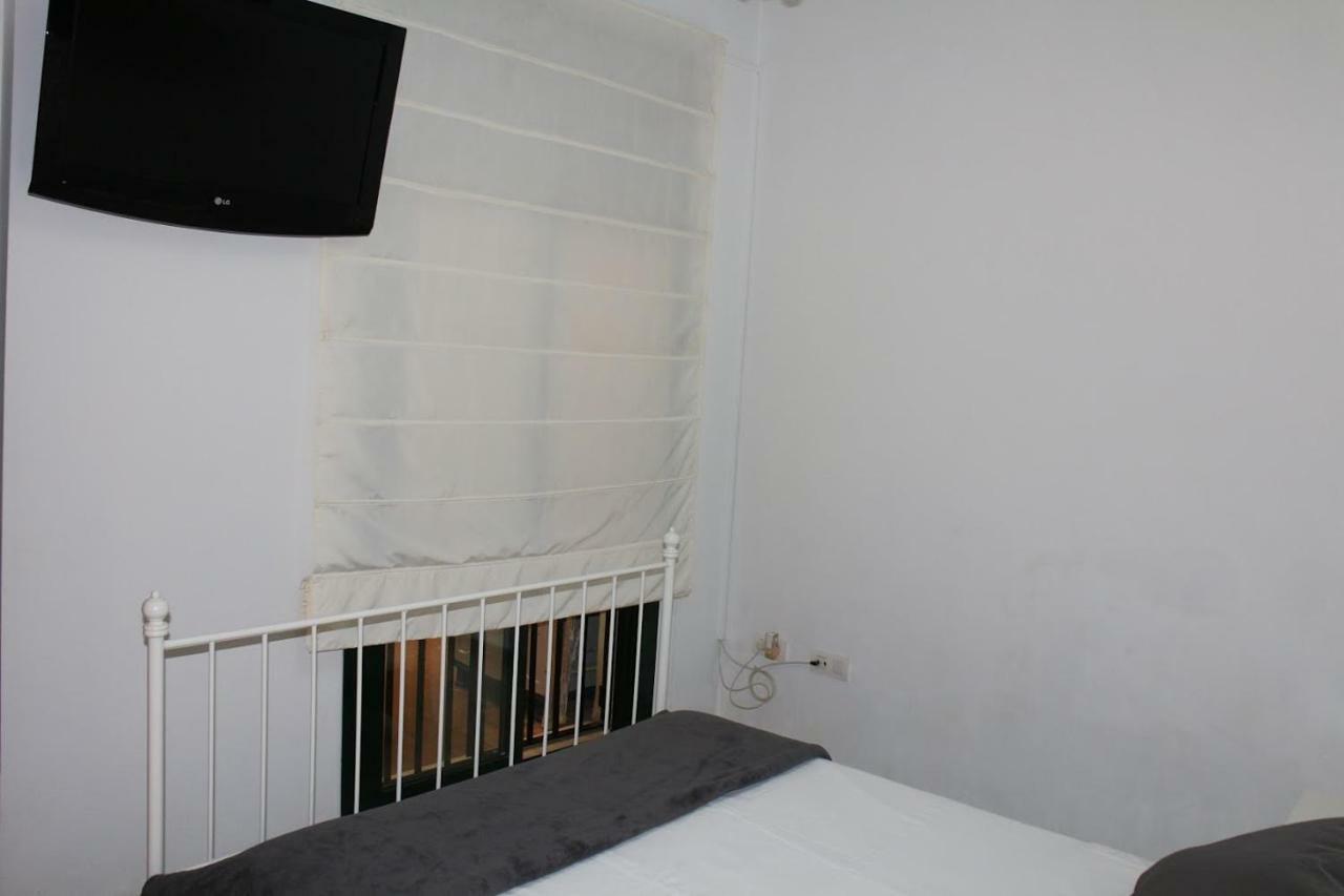 Apartamentos Rg Triana, Calle Castilla Con Patio Sevilla Dış mekan fotoğraf